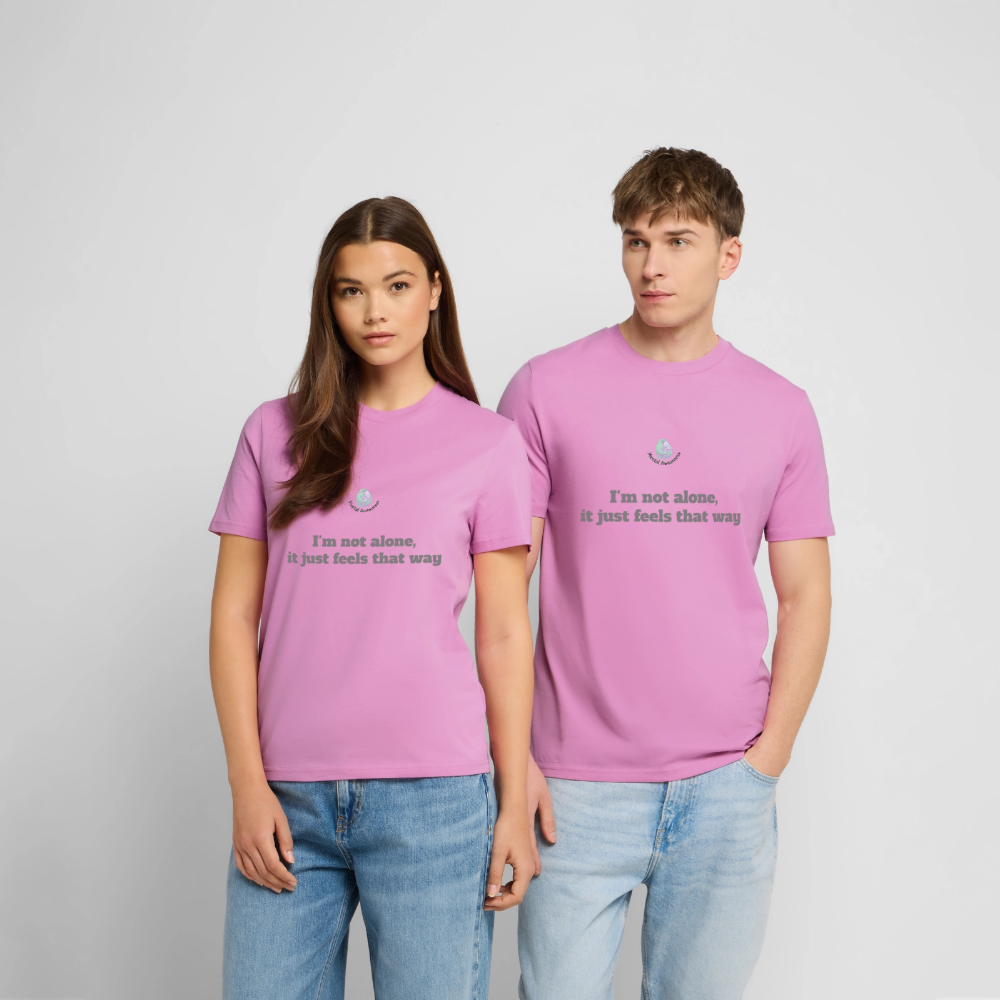 I'm not alone, it just... -  Unisex T-shirt - Roze